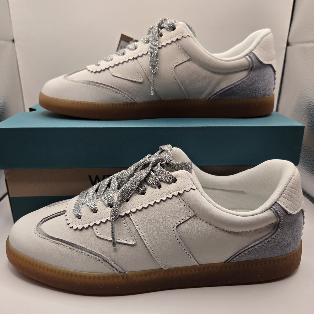 NIB TOMS Collins lace-up sneaker in Pastel Blue Suede and leather. Women's 8
